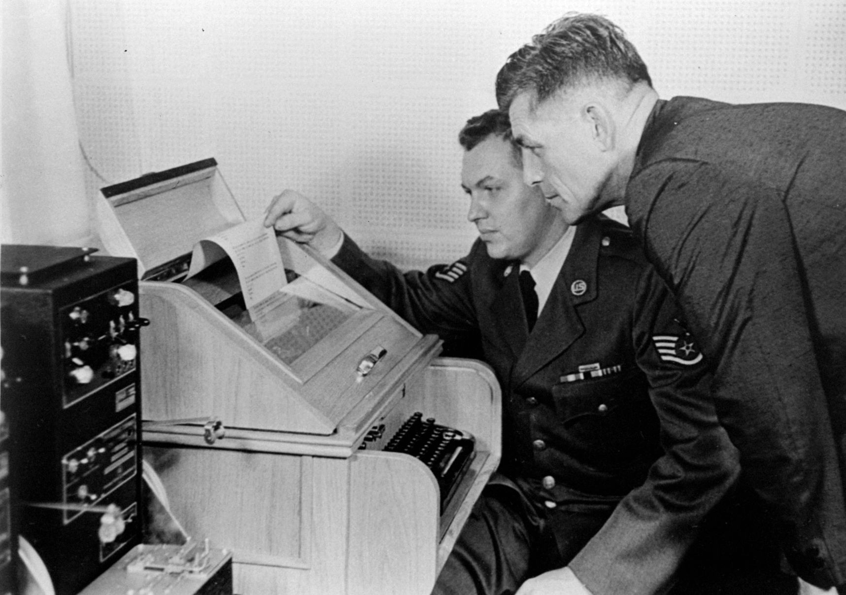 1963: "Hot Line"